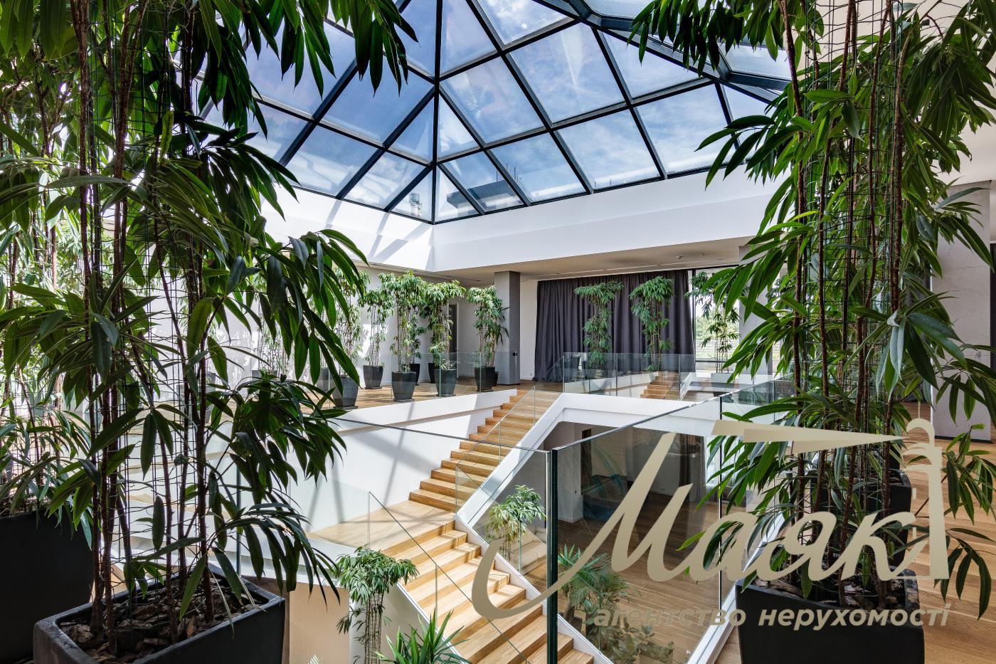 Оренда будівлі 3500м2 у с. с. Красне Перше, поруч із м. Обухів