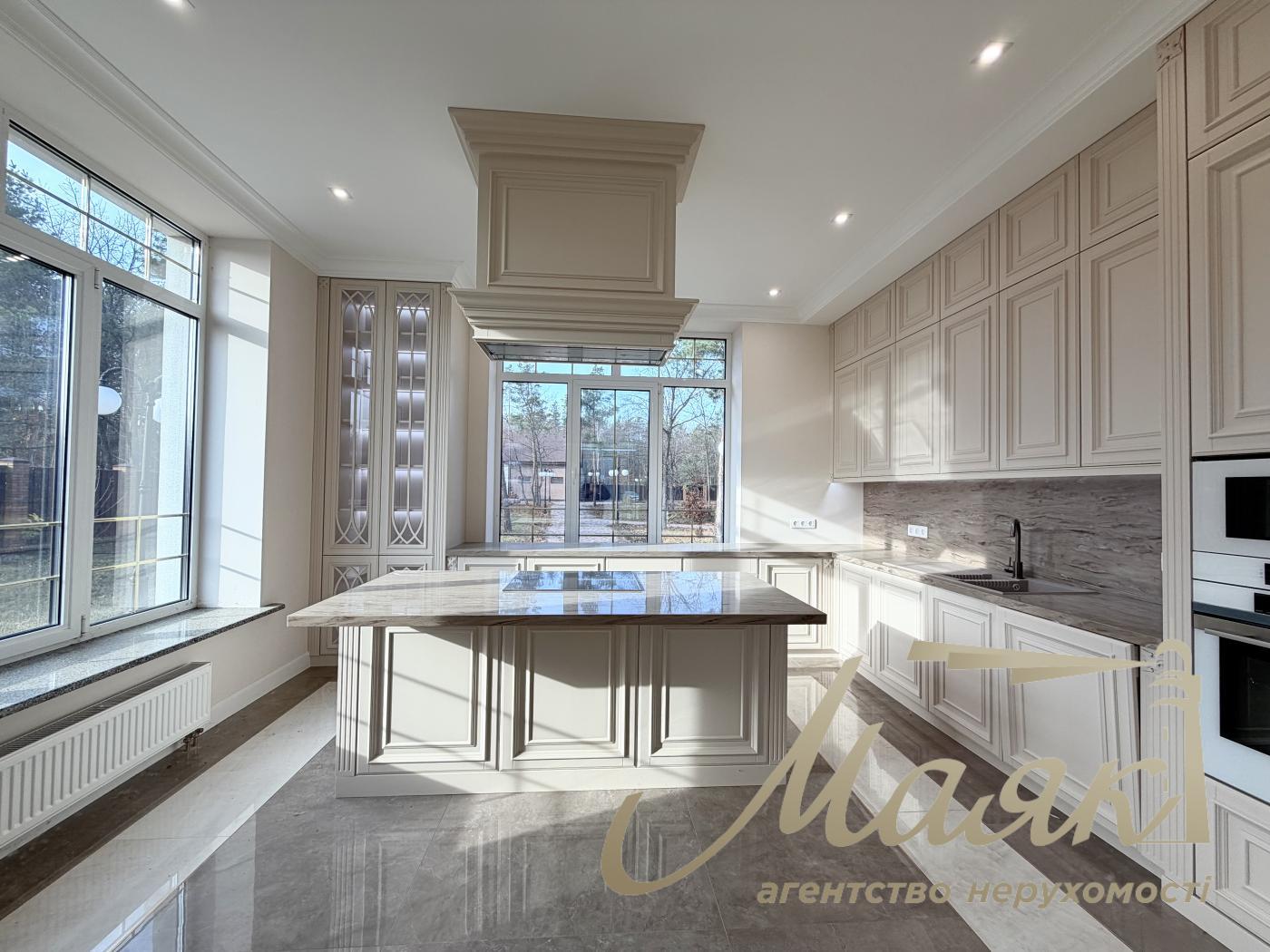 Продажа дома 418.6м2 с выходом до воды, участок 50 соток в КГ "Dream Village", с. Лебедевка