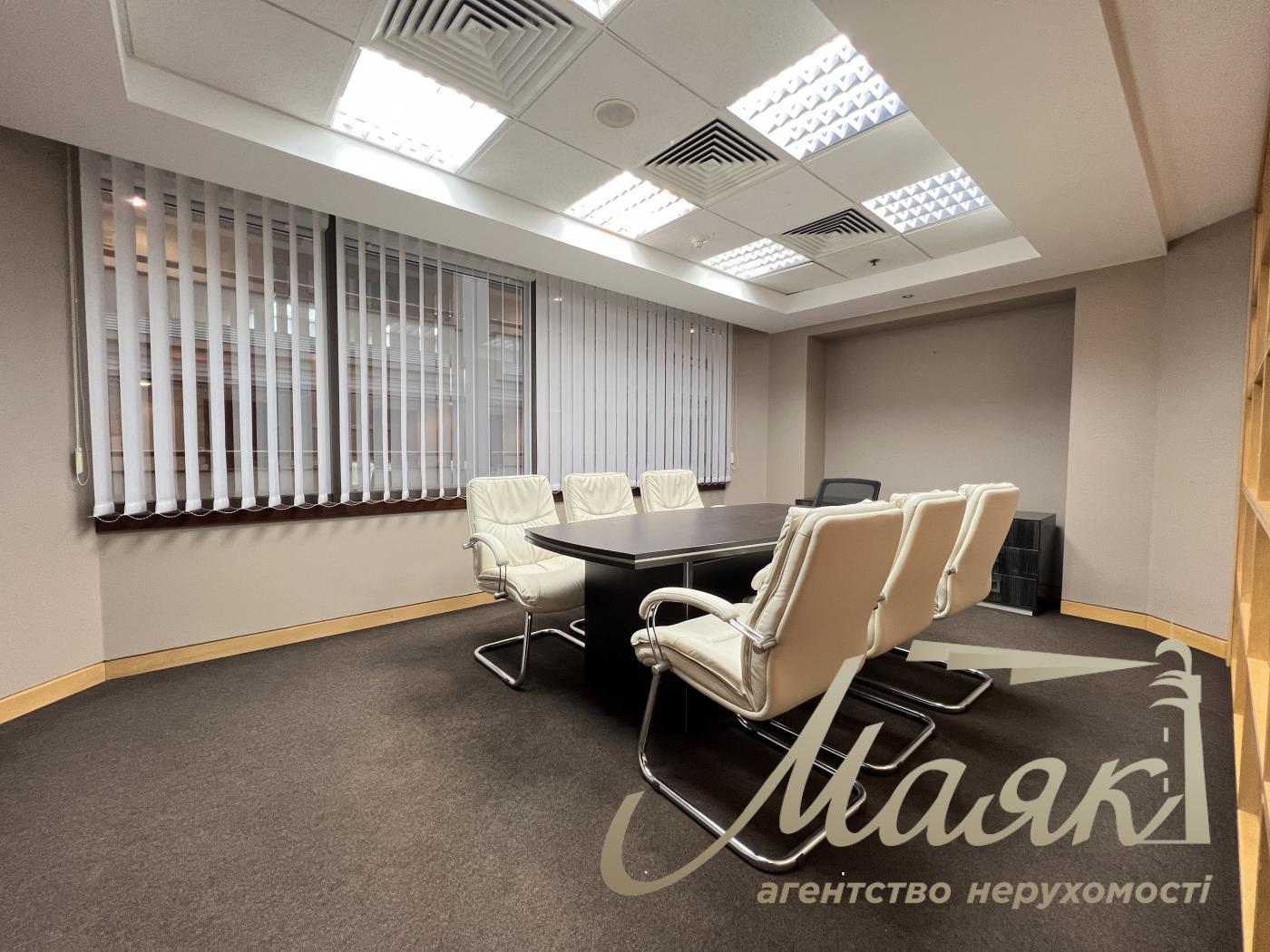 Оренда офісу 77 кв.м в БЦ Леонардо по вул. Богдана Хмельницького 52/17