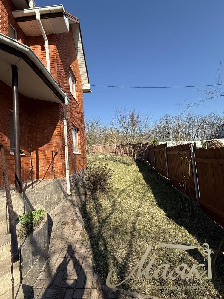For sale house 140 m2, in the village. Khodosovka, Obukhiv direction, Kiev region, plot - 8 sotok, near the forest and lake.