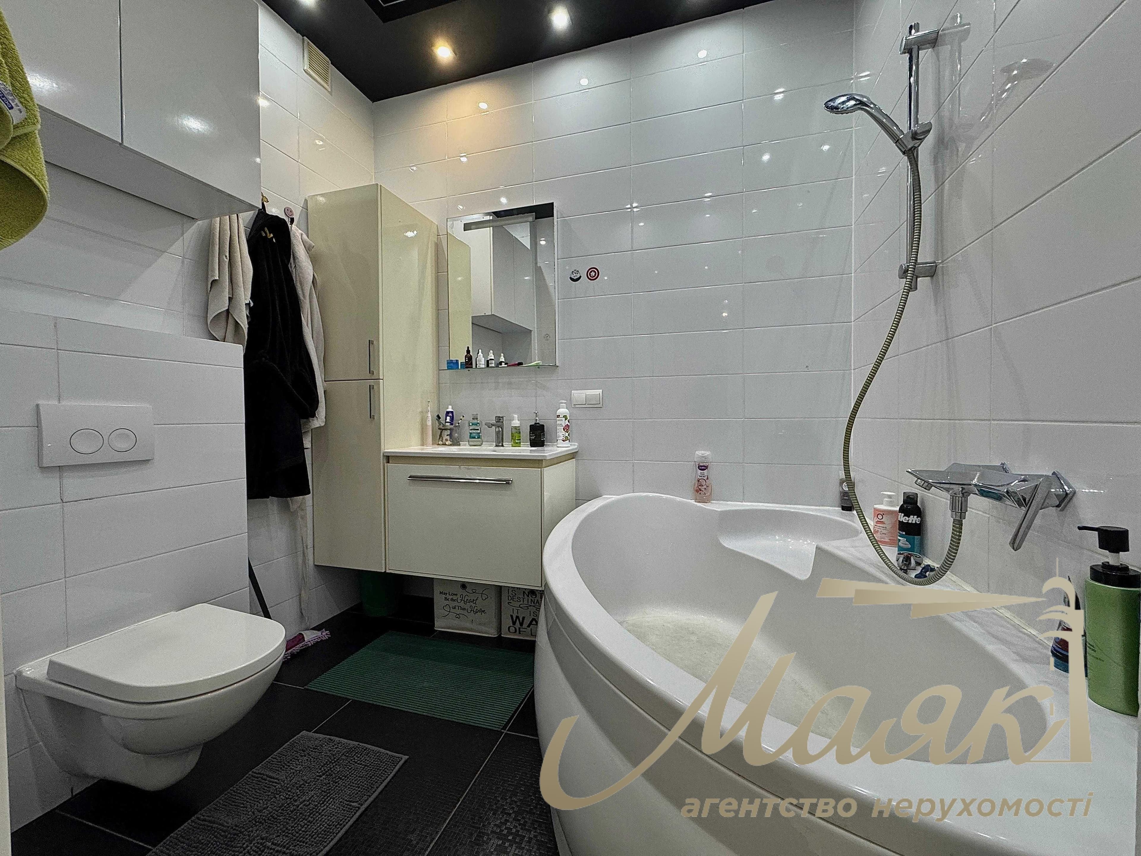 Продаж 2-кімнатної квартири, 60 м², ЖК «Рівер Стоун»