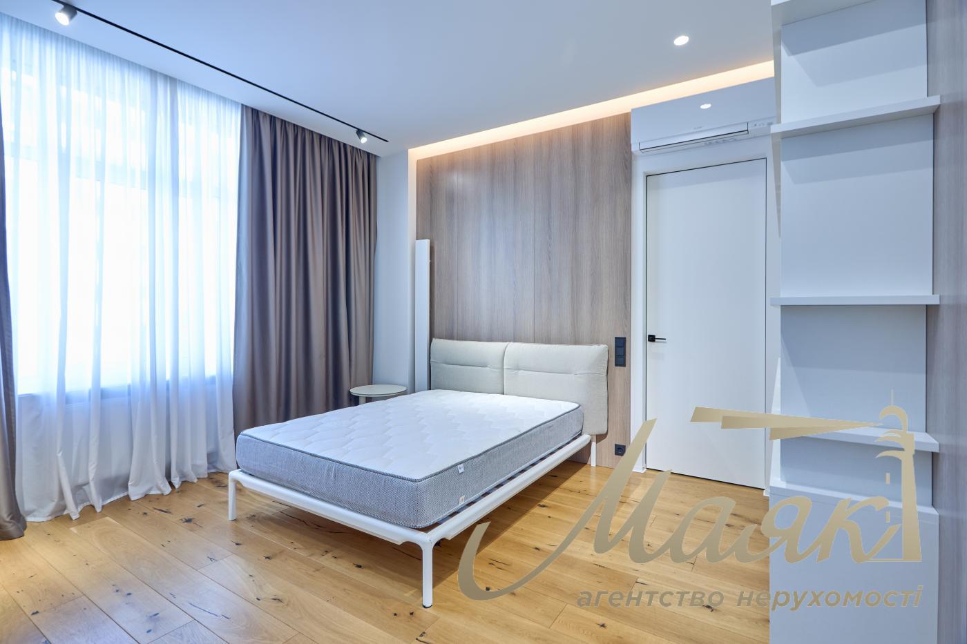 Rent 5-room apartment LCD Novopecherskie Lipki, Verkhoglyada street (Dragomirov)