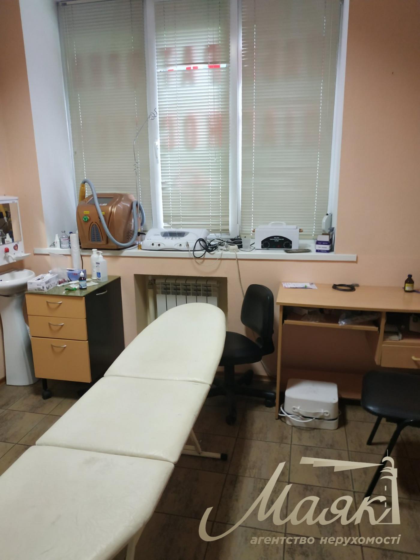 Оренда фасадного приміщення 134 м2 у Печерському районі, вул.Кіквідзе (Бойчука) 18А