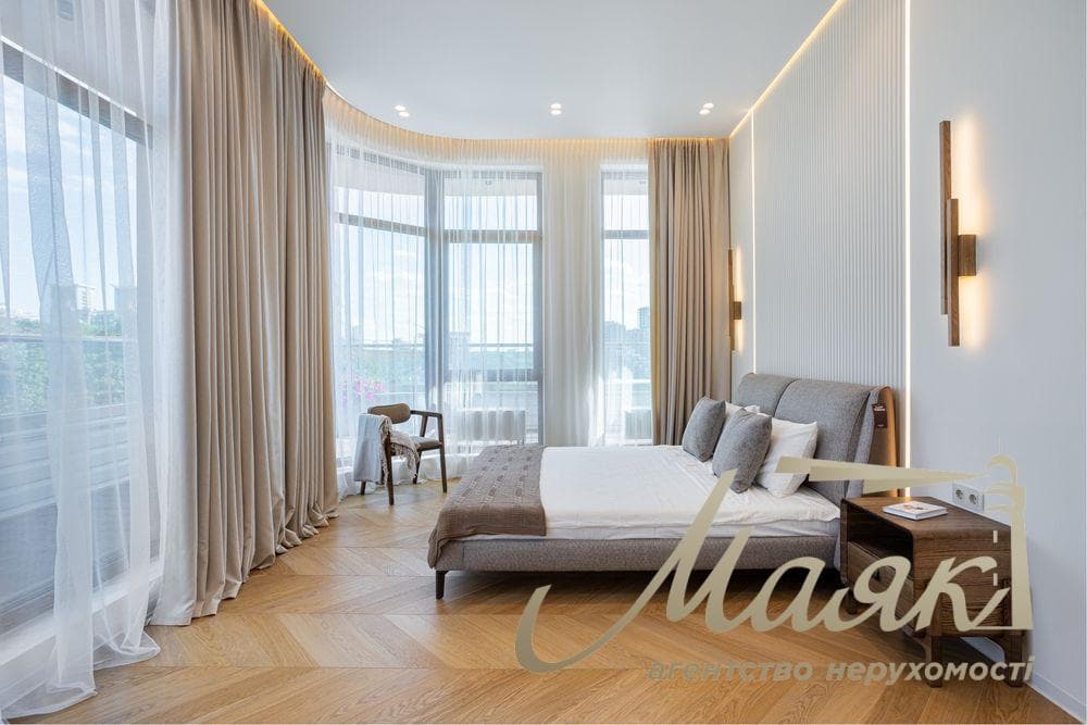 Продаж квартири площею 75 м² з власною терасою у ЖК «52 Перлина» Pechersk Plaza, Печерськ, вул. Михайла Бойчука, 19-А.