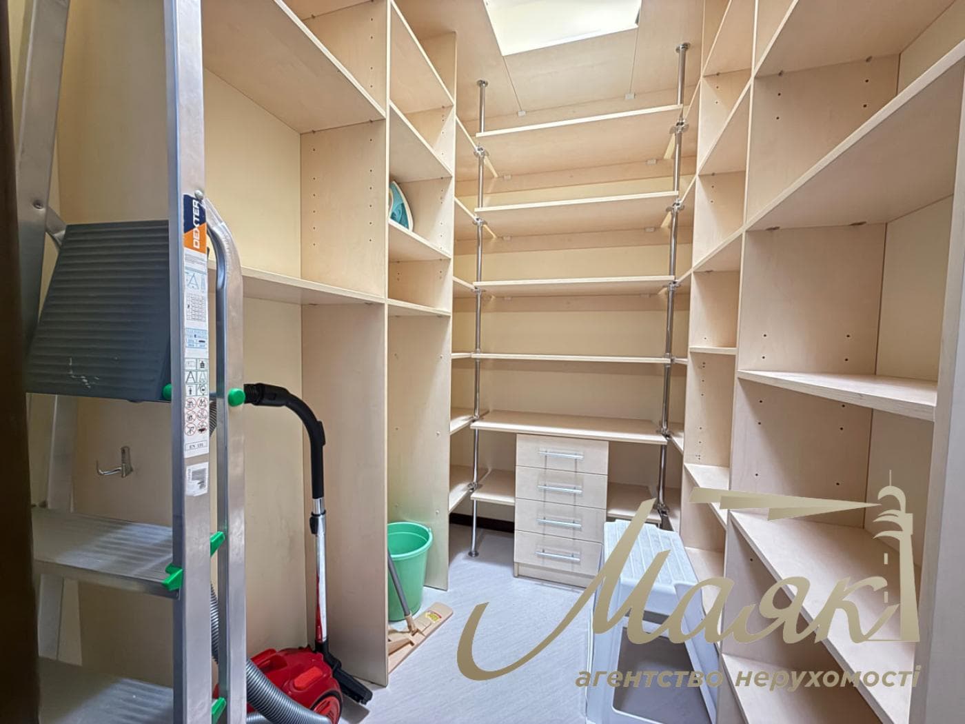 4-room apartment for rent in Pechersk, Novopecherskie Lipki residential complex, 9 Dragomirova St.