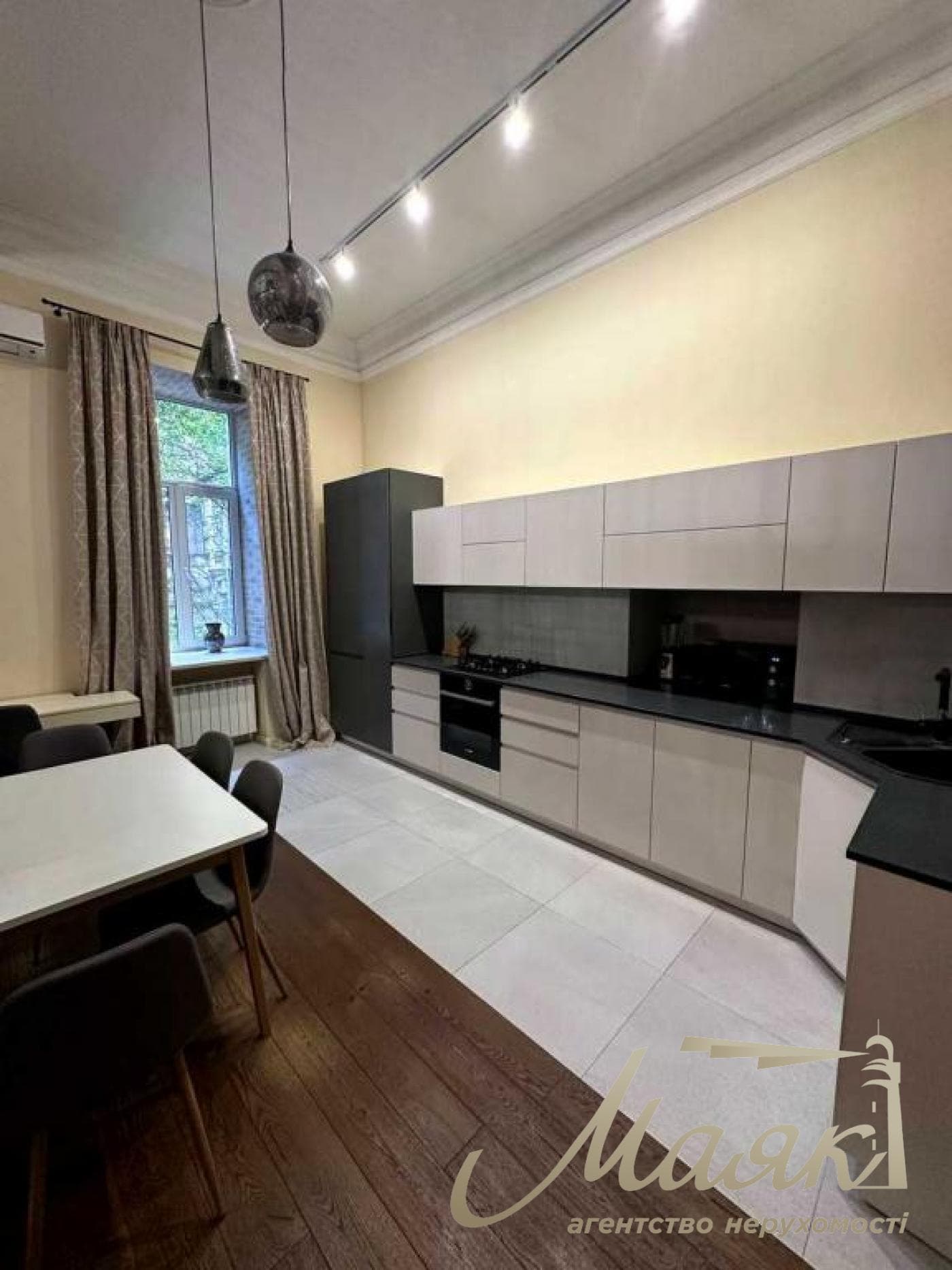 Оренда 2-кімнатної квартири, 90 м², вул. Архітектора Городецького