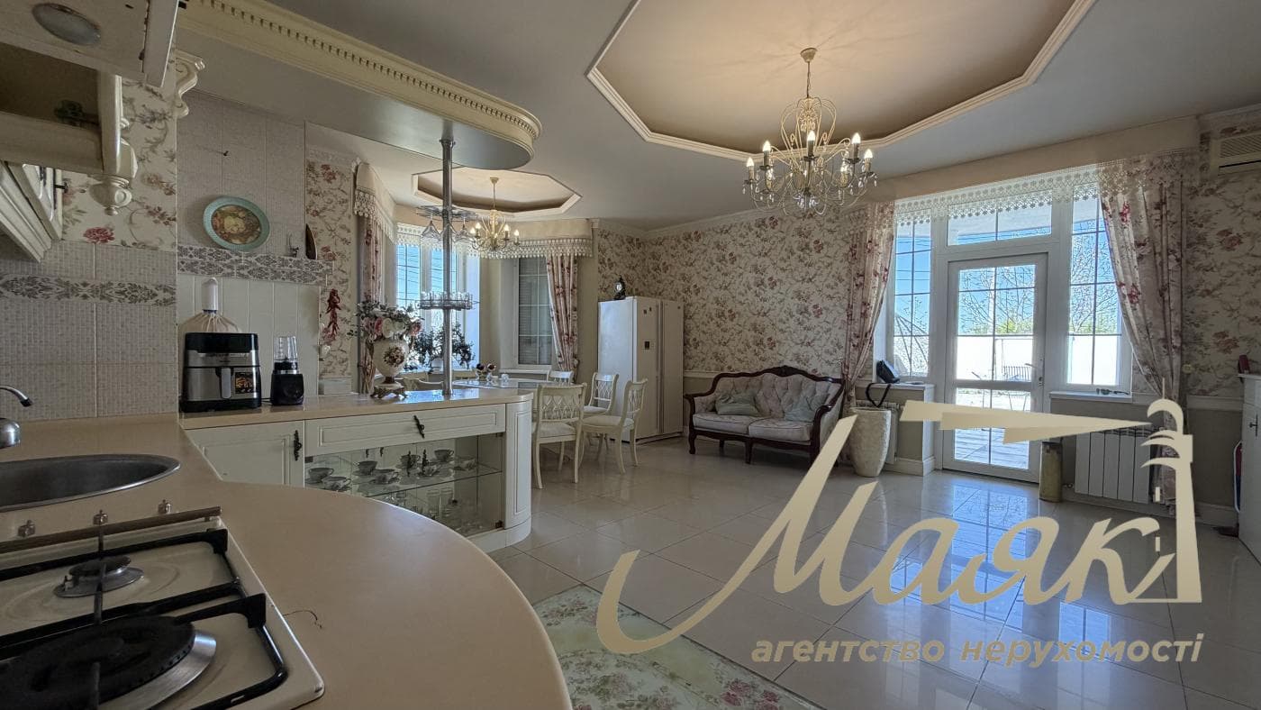 Продаж преміального 3х-поверхового будинку 350 м² у Гореничі, Бучанський район, Київська область