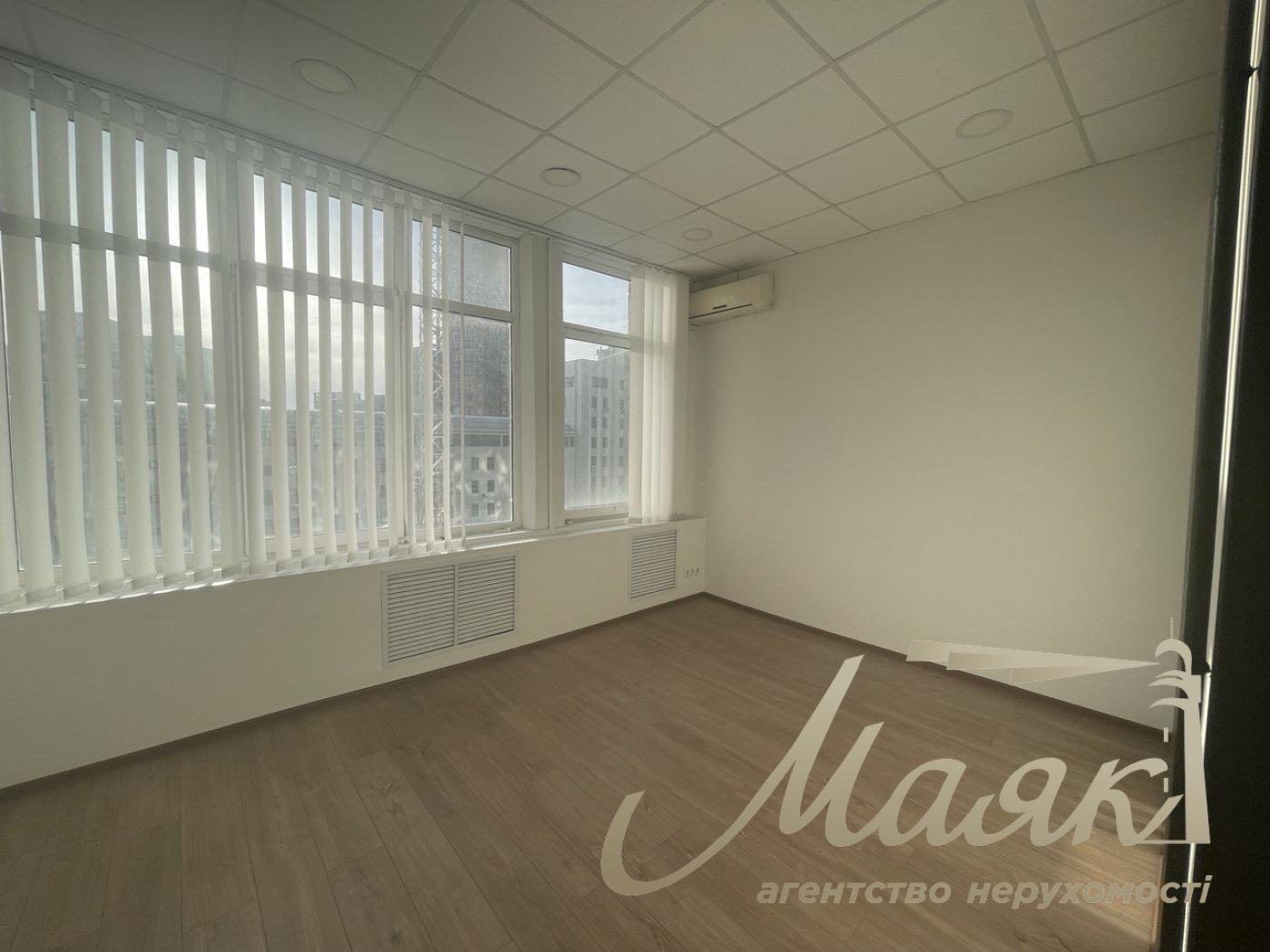 Office space for rent 135m2 near Pecherskaya metro station