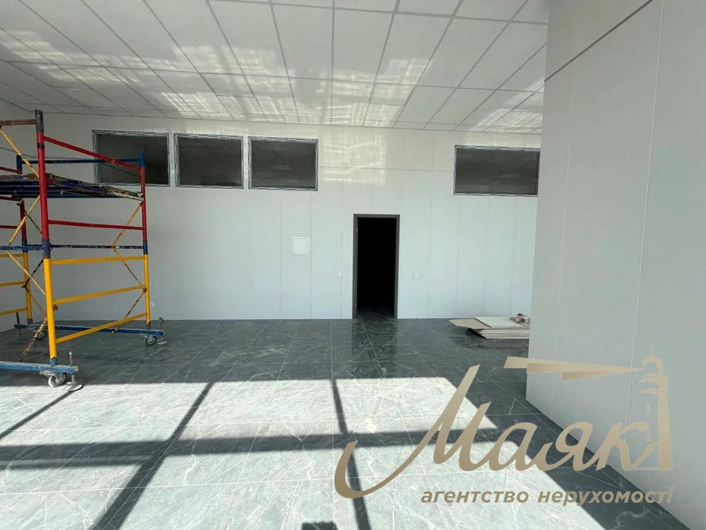 Оренда офісного приміщення (252 м²) у ЖК «Podil Plaza», на вул. Глибочицькій, 73