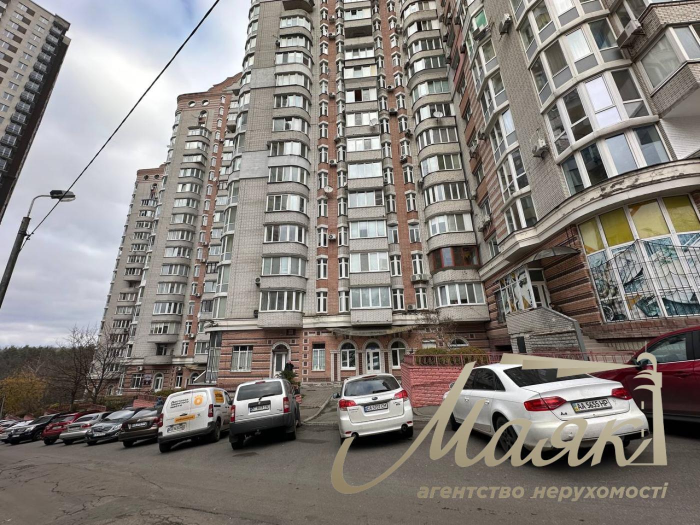 Аренда 3-х комнатной квартиры по ул.Степана Руданского 4-6,метро Сырец.