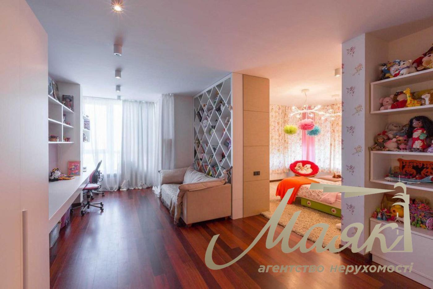 Sale of 4-room apartment, Kudryashova street 20, Vremena Goda residential complex, Solomensky district!