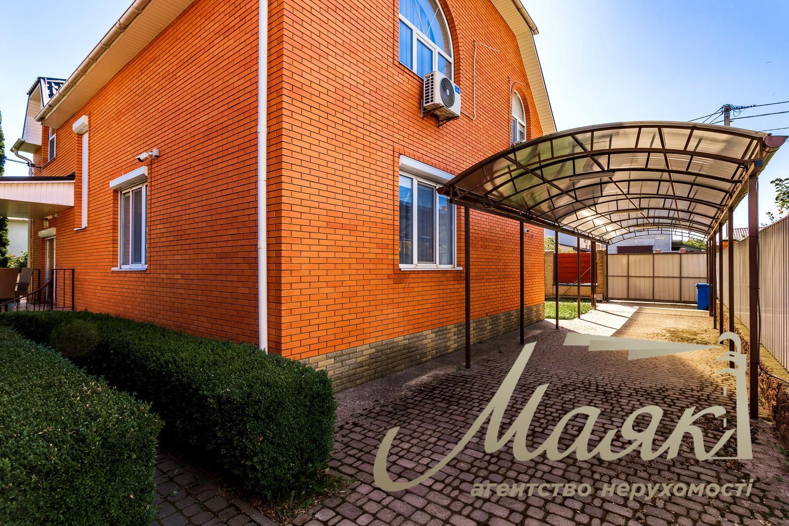 Продаж будинку 233 кв.м. у с.Хотів