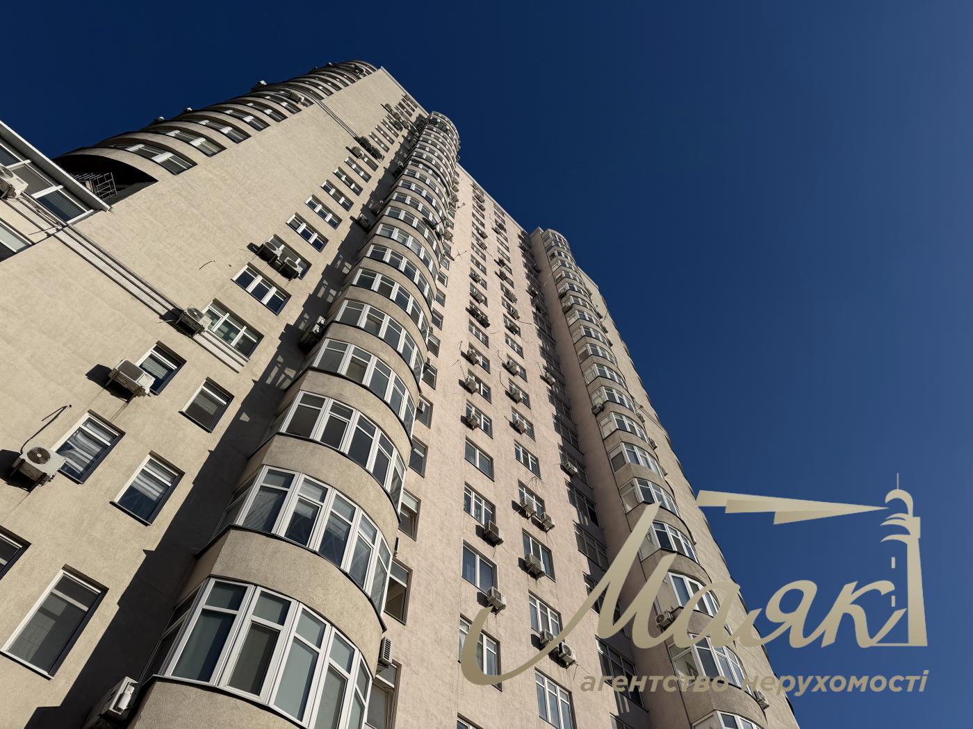 Оренда 3-х кімнатної квартири 130 кв.м. на вул.Преображенська 8Б