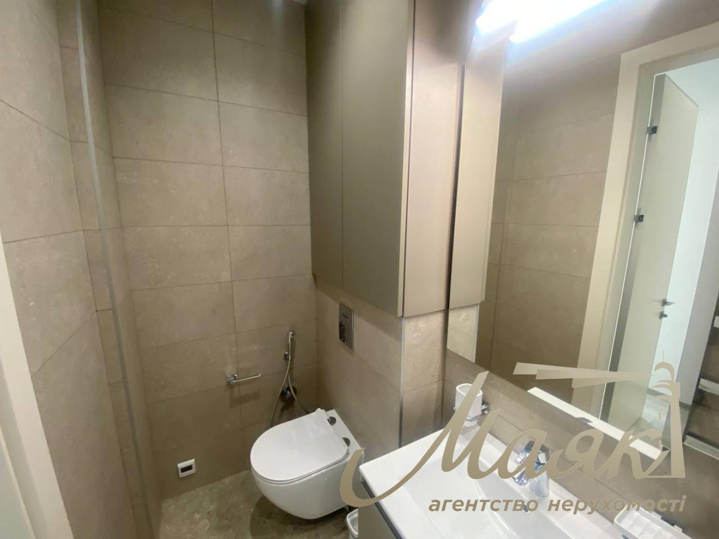 Rent of a 4-room apartment in the Atlantic residential complex at 118 Antonovycha Street, Palace of Ukraine.