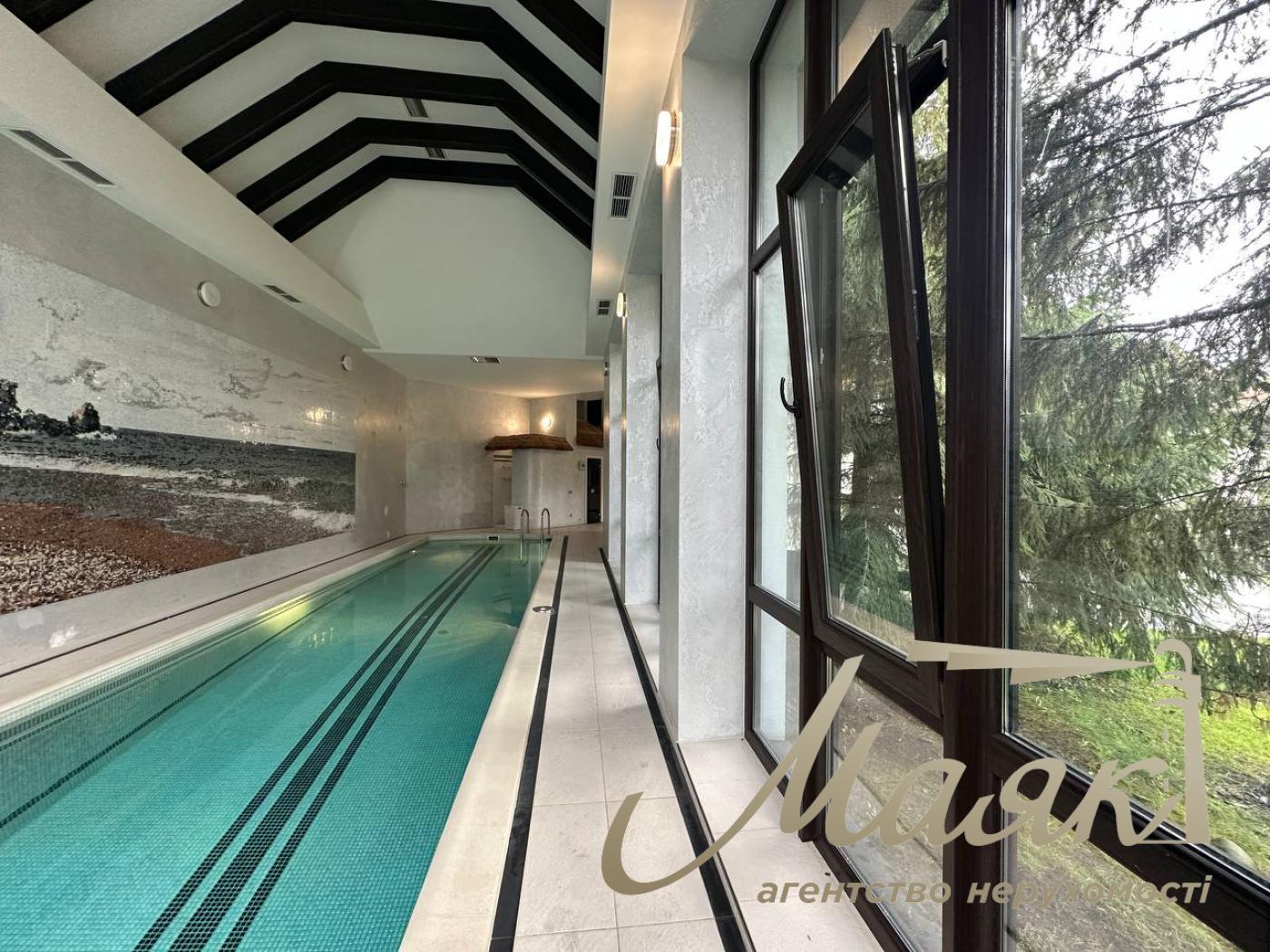 Оренда резиденції з двох будинків на 60 сотках землі в Хуторі Мриги, Голосіївський район, Київ.