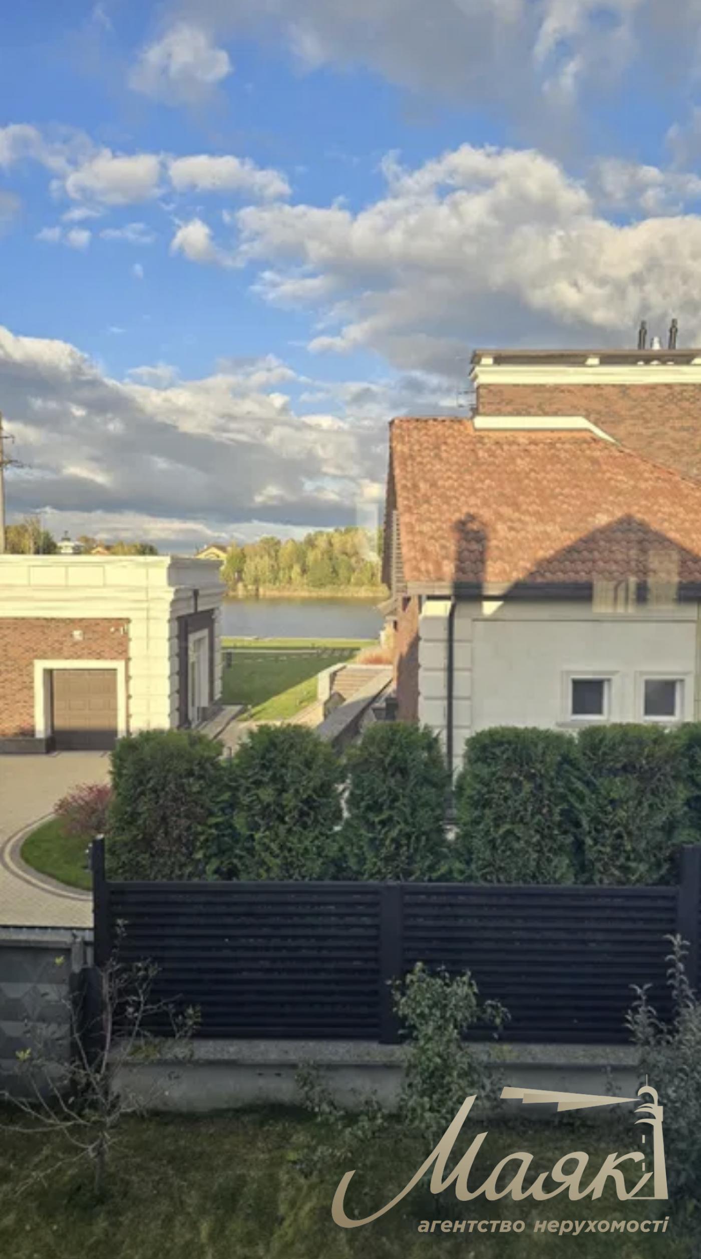 Rent a house 300m2 in the village of Kozin, ulitsa Nova,70