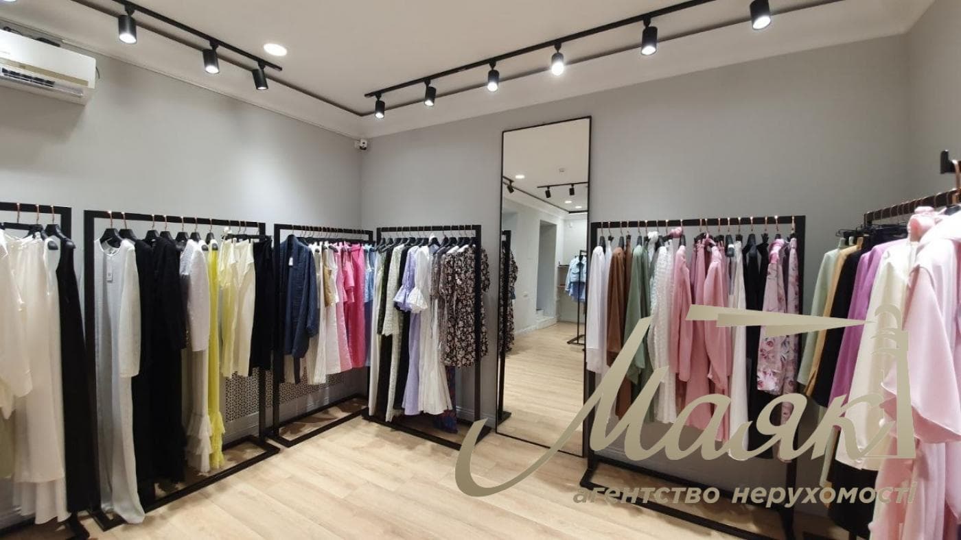 63 square meters of street-front space for rent on Pavlo Skoropadskyi Street (Lva Tolstogo Street), Downtown,