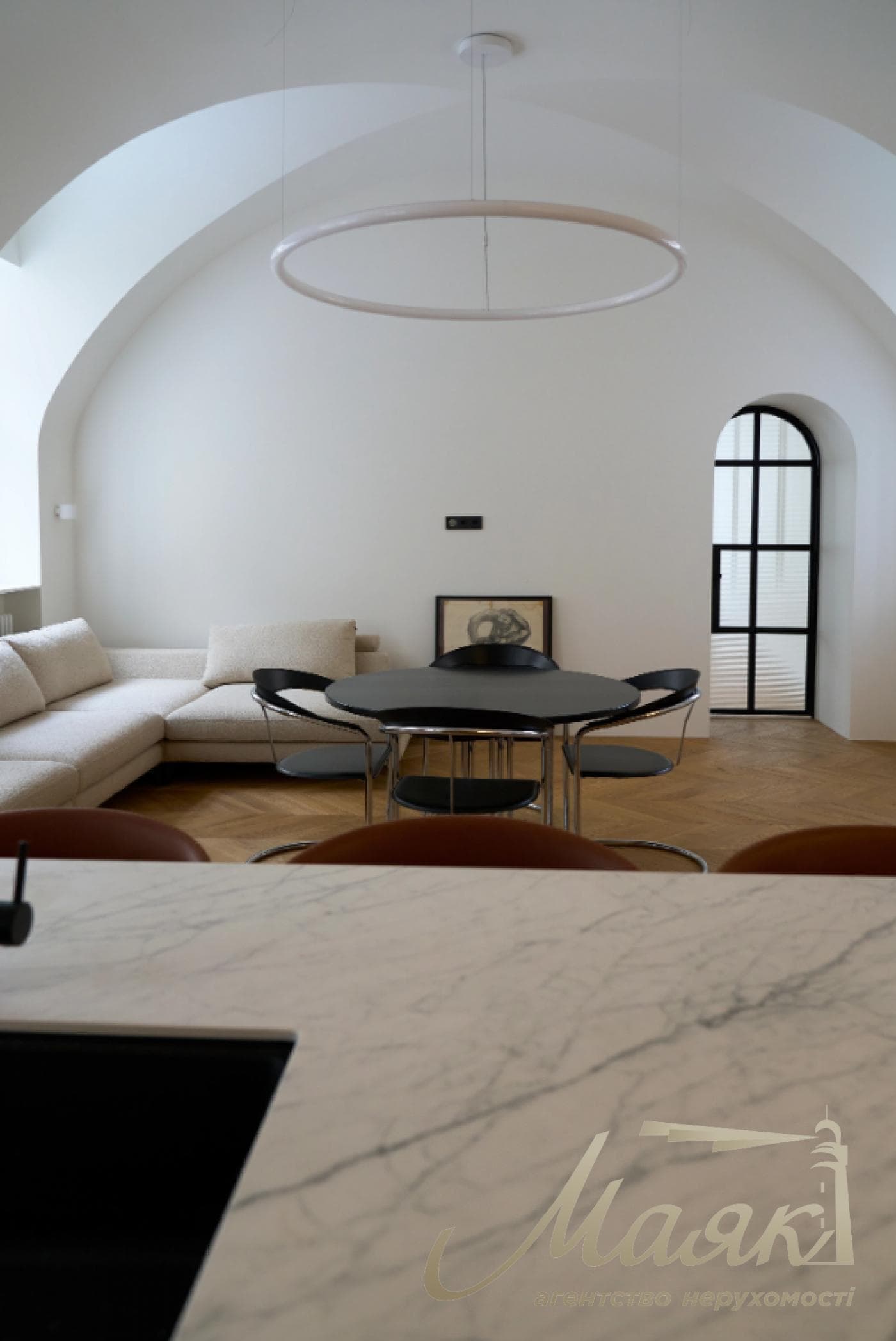Rent 4-room apartment, stm. University, Ivan Franka str., 42, Center, Kiev