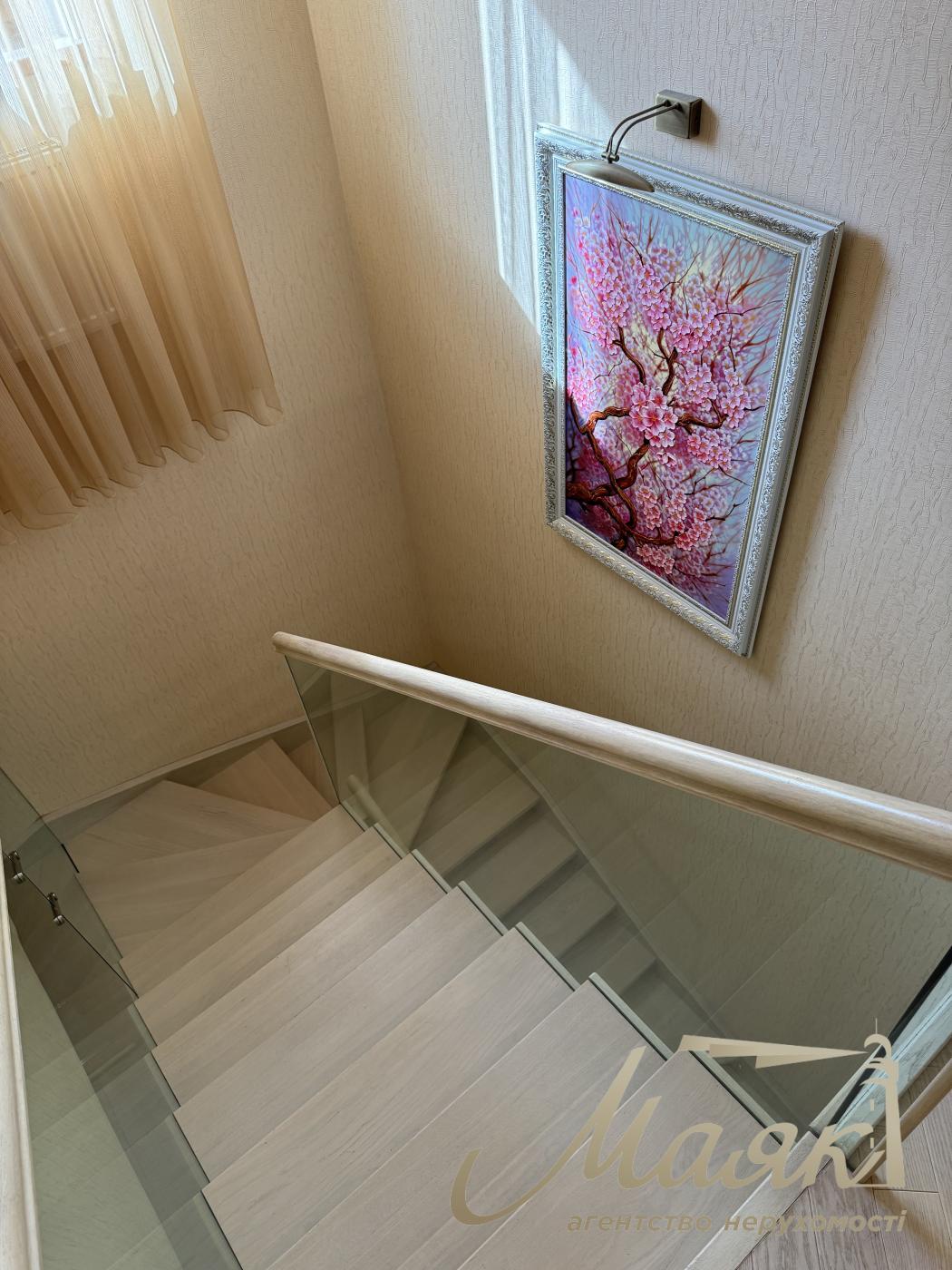 Rent 2-storey house 220m2 in. Ivankovici/Kruglyk, KG "Maetok"