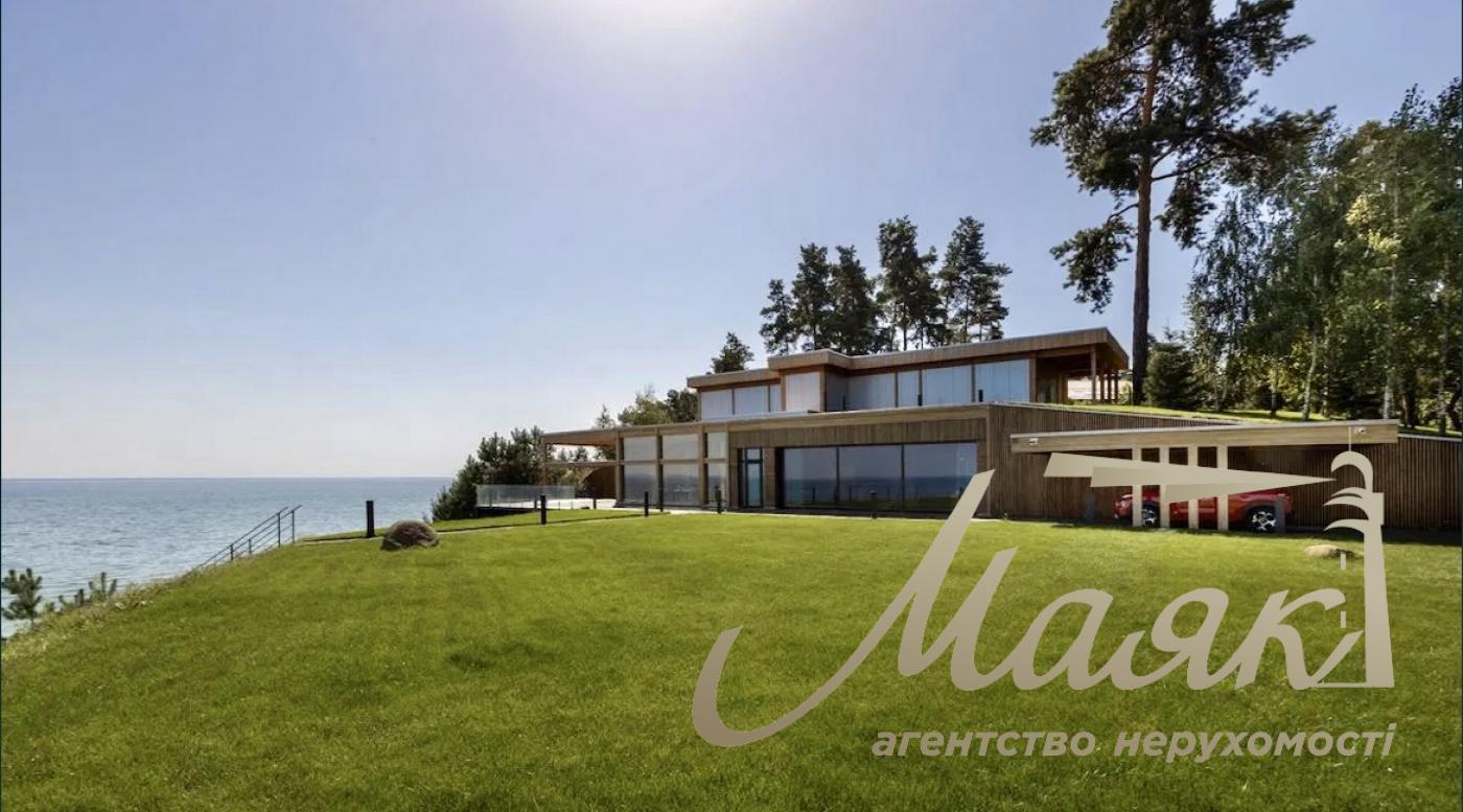 Продаж будинку Джеймса Бонда