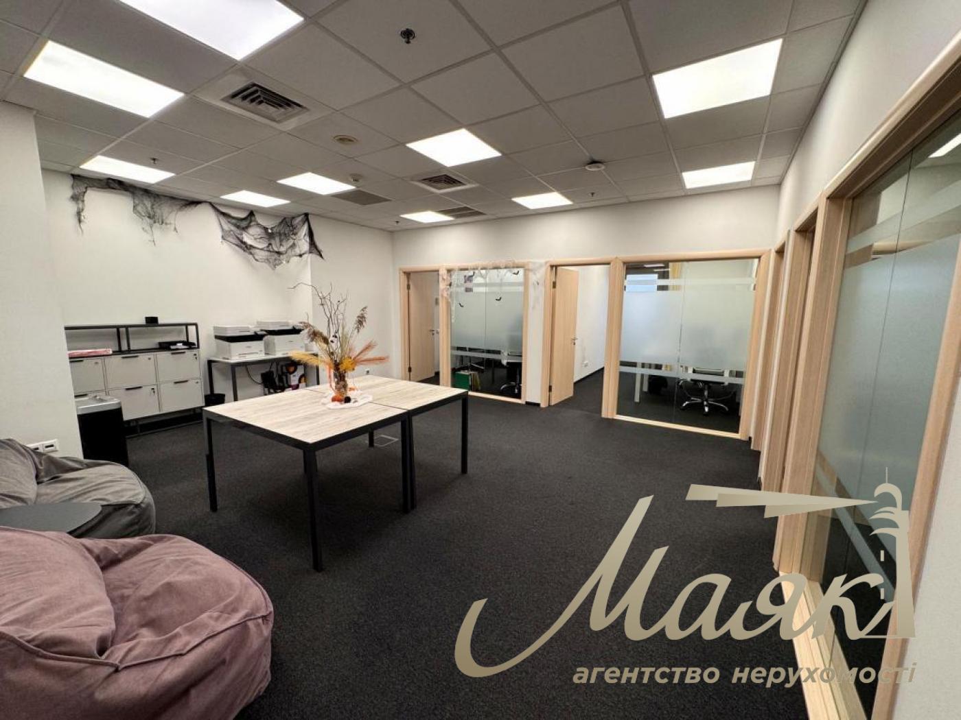 Оренда офісу 200 м.кв у БЦ Леонардо, вул. Богндана Хмельницького