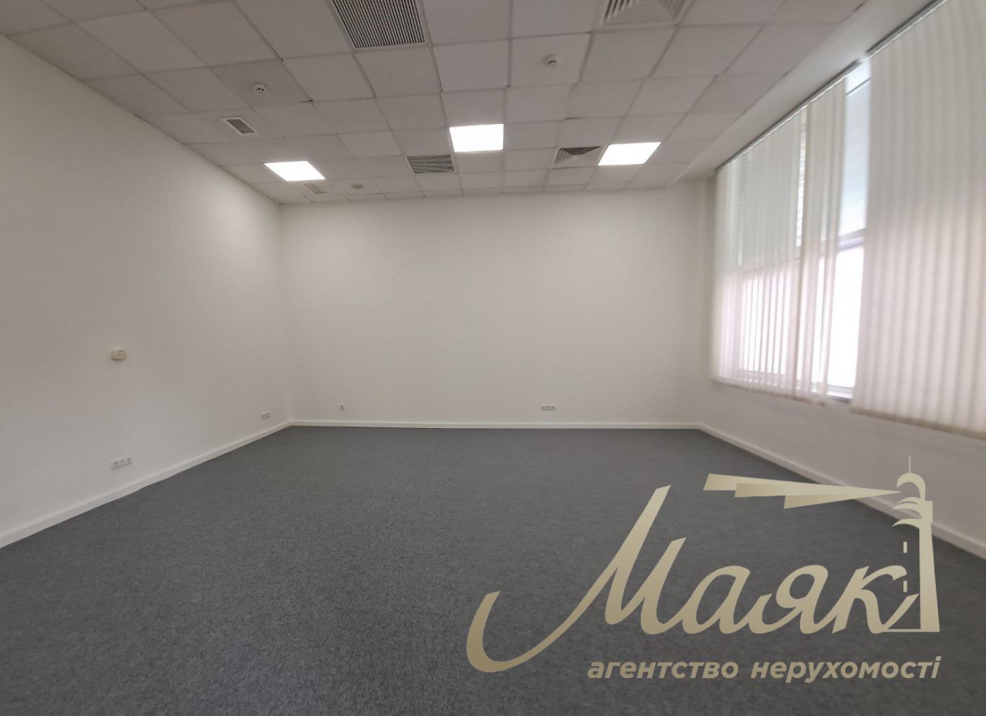 Аренда офисного помещения 184м2 возле м. Политехнический институт
