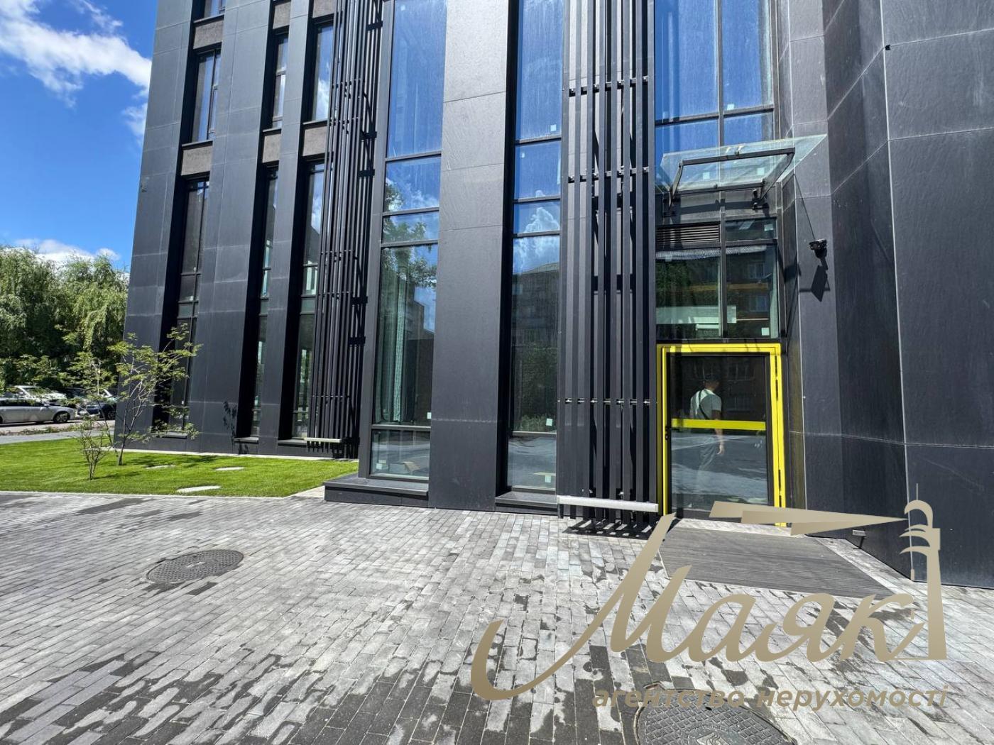 Оренда фасадного 110м2 приміщення ЖК Трініті вул. Тютюнника, 39/2