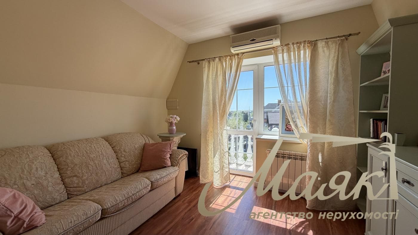 Продаж преміального 3х-поверхового будинку 350 м² у Гореничі, Бучанський район, Київська область