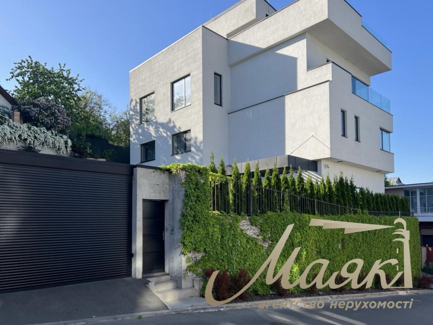 Продаж будинку на Батиєвій горі з розкішним краєвидом, Київ, Центр.