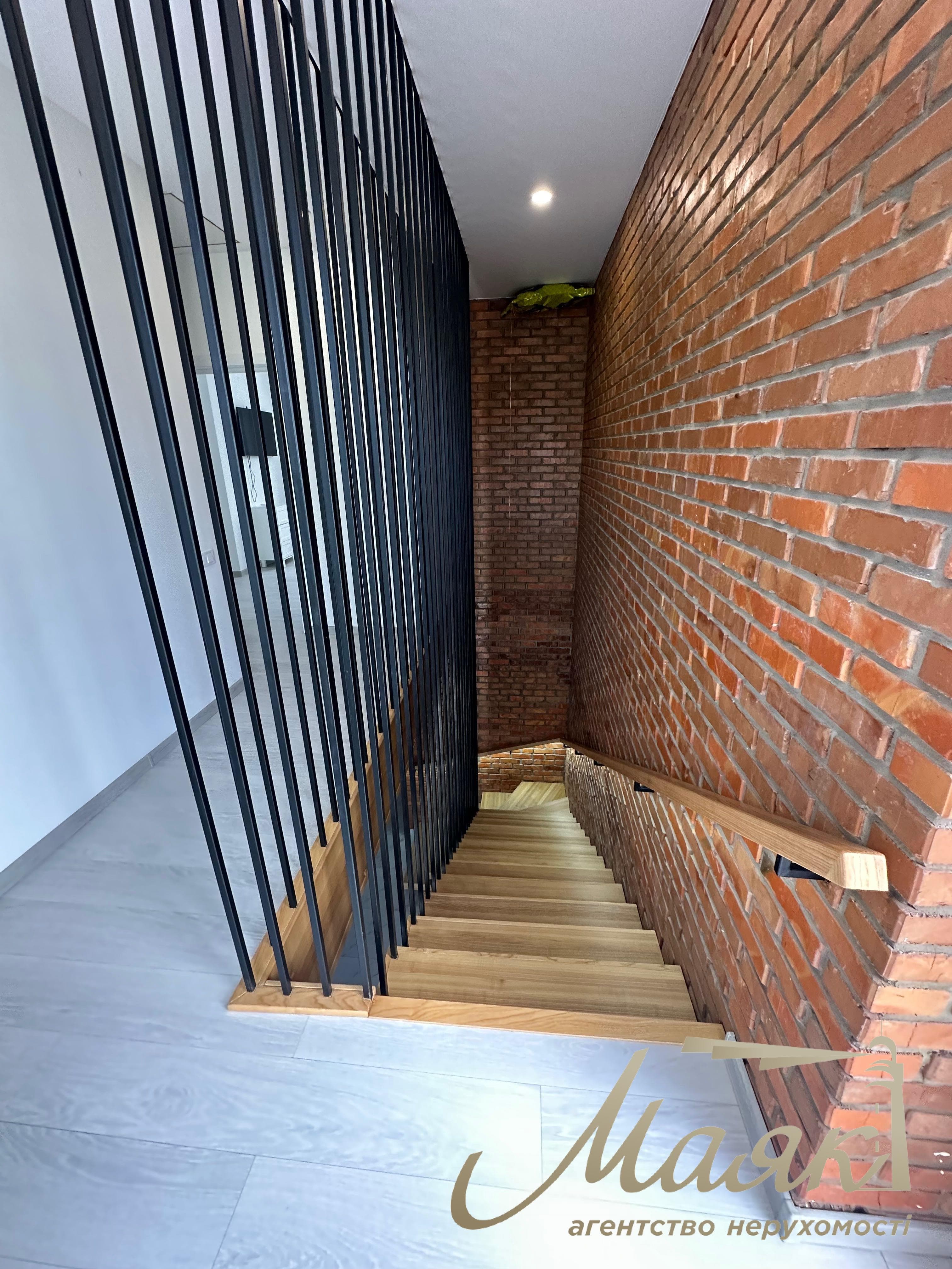 Оренда 2-поверхового будинку площею 250 м², Гатне