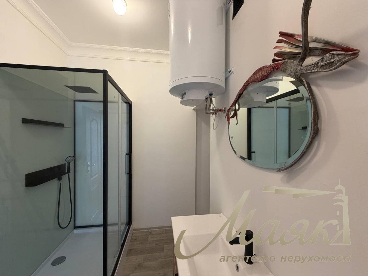 90-square-meter office for rent at 16 Lyuteranskaya St., Lipki, Khreshchatyk.