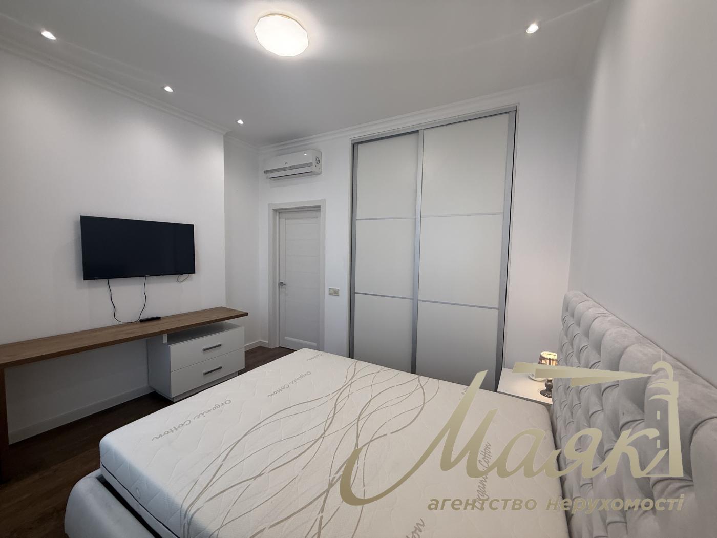 Оренда 3-кімнатної квартири в ЖК "Новопечерські Липки", вул. Андрія Верхогляда, Центр