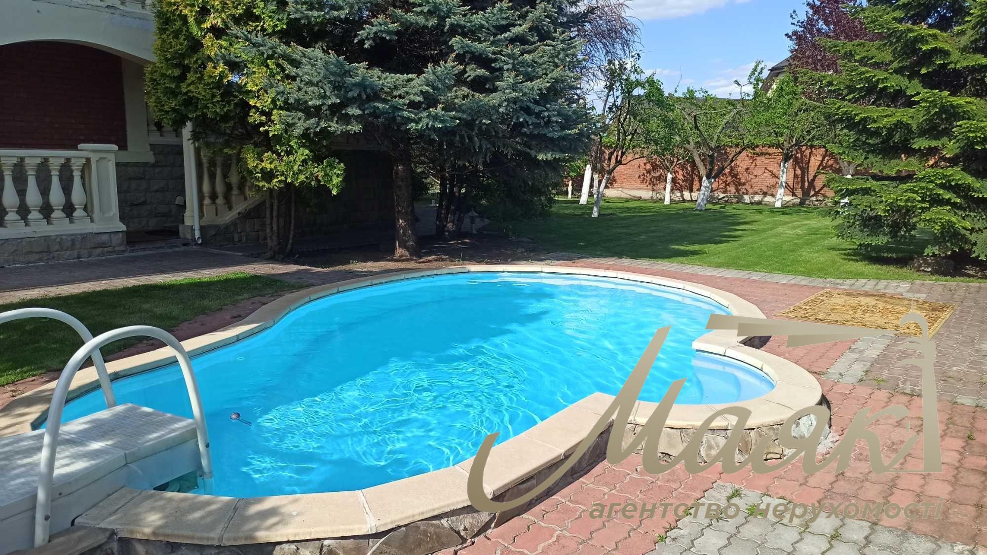 Sale of house (430m2) with swimming pool s.Lesniki