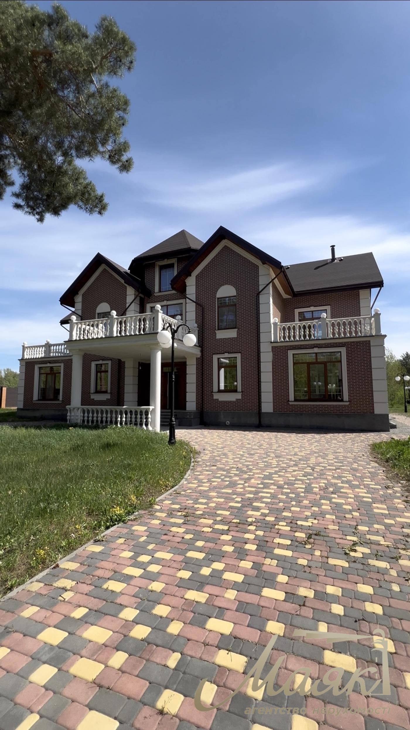 Продаж будинку 418.6м2 з виходом до води, ділянка 50 соток у КМ "Dream Village", с. Лебедівка
