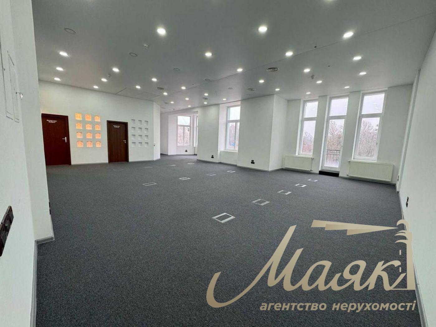 Office for rent 263 sq.m. in BC Europe