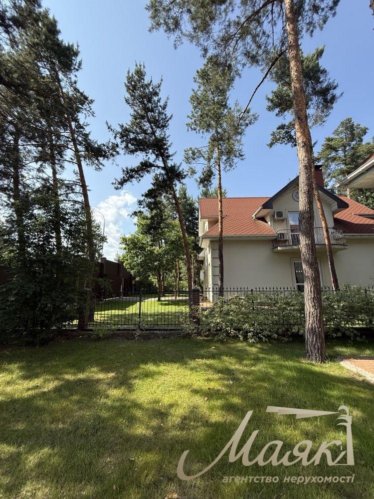 Продаж будинку в закритому КМ AlpenPark серед лісу