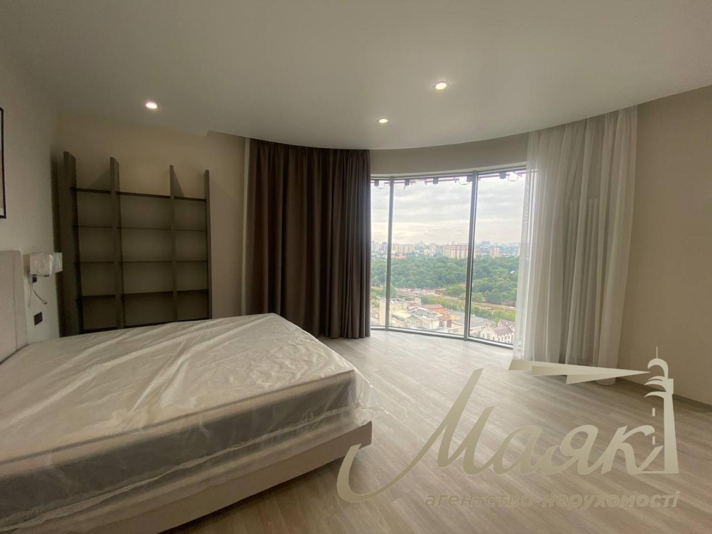 Rent of a three-story penthouse in the Atlantic residential complex at 118 Antonovich Street