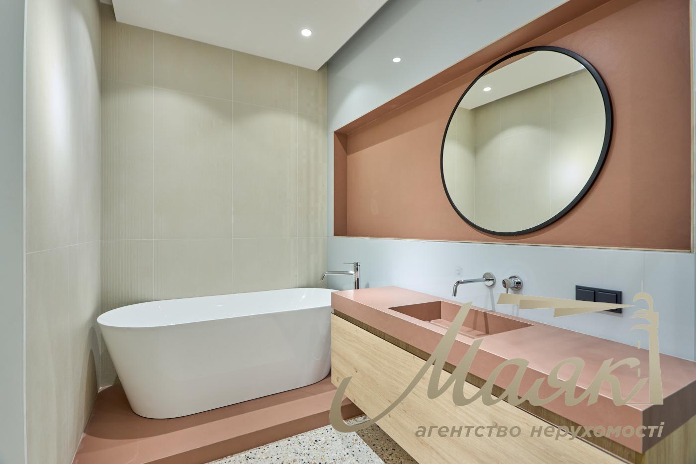 Rent 5-room apartment LCD Novopecherskie Lipki, Verkhoglyada street (Dragomirov)