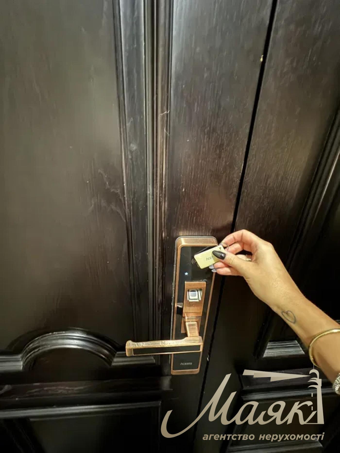 Office for rent 140 sq.m. Zhilyanskaya str., Center