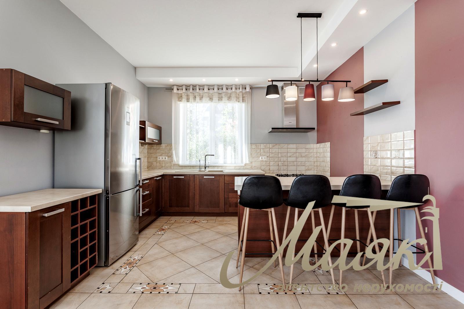 Продаж будинку 233 кв.м. у с.Хотів