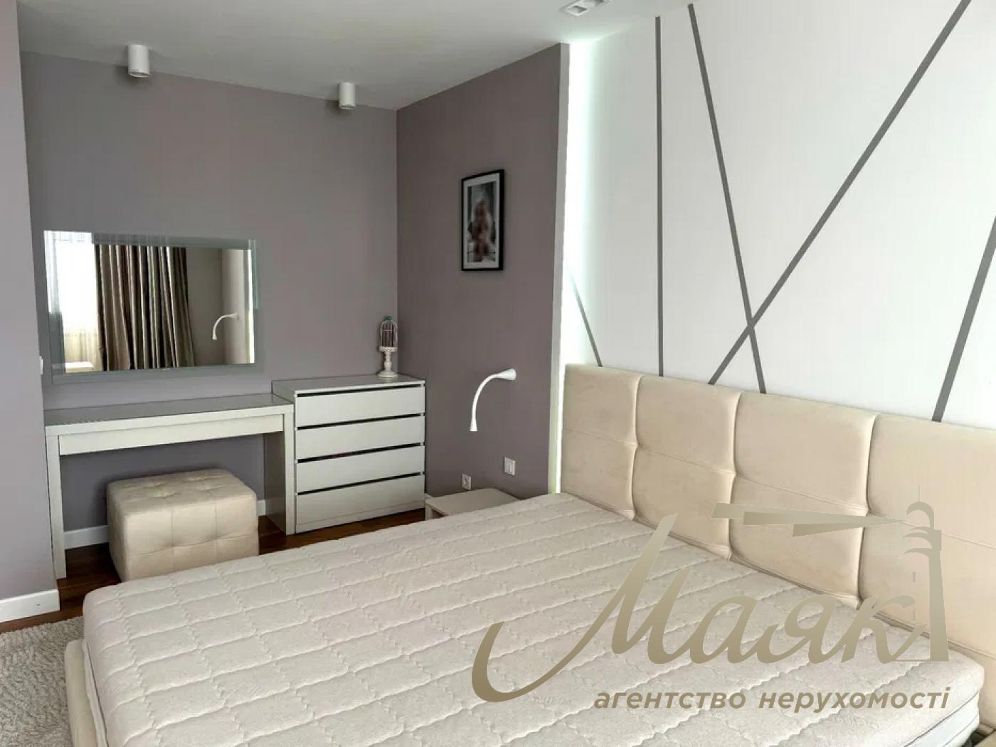 Продаж 4к квартири ЖК Молодіжний Квартал, вул. Чавдар, Осокорки