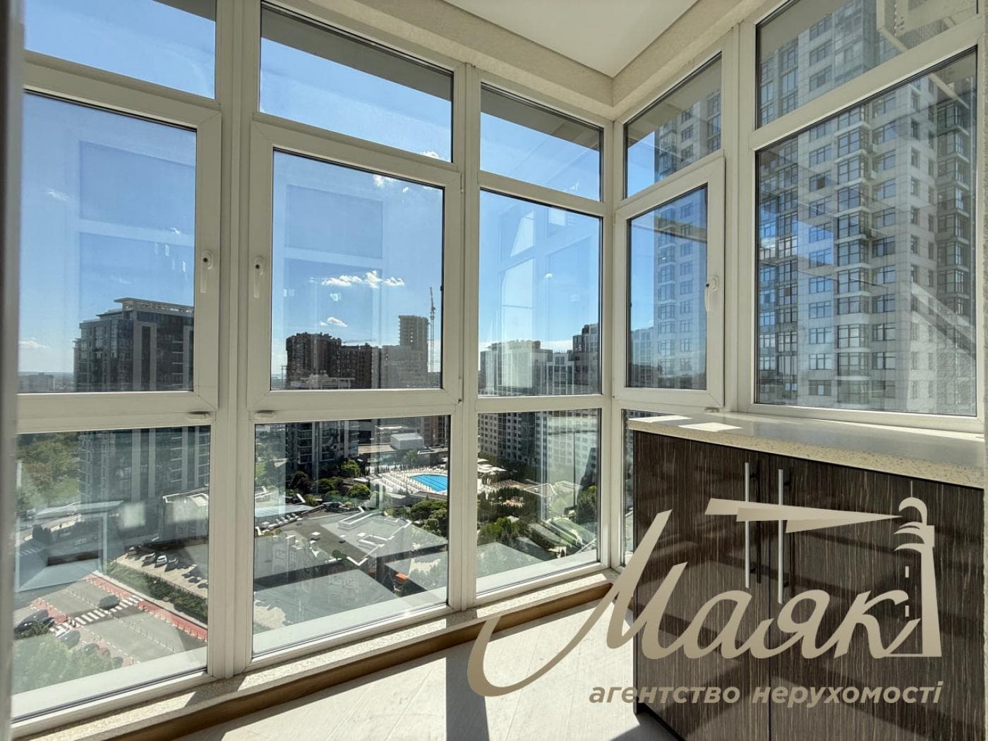 4-room apartment for rent in Pechersk, Novopecherskie Lipki residential complex, 9 Dragomirova St.