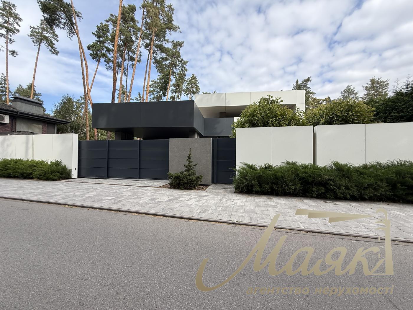 Продажа 1-этажного дома 305 м2, в Плютах