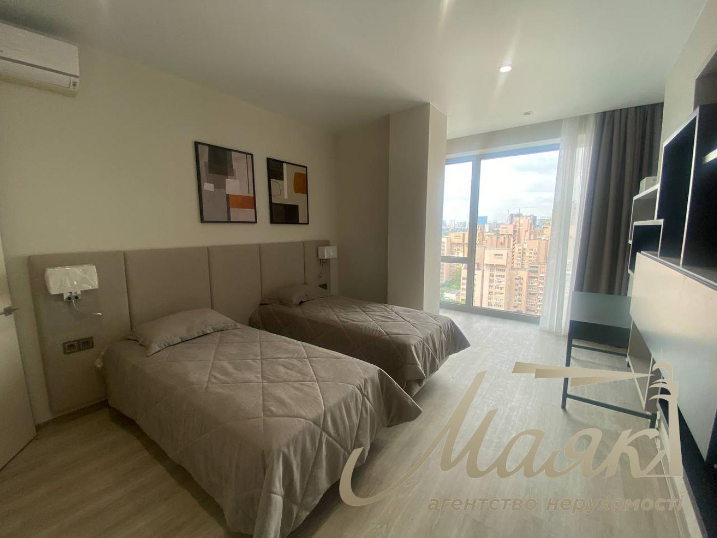 Rent of a 4-room apartment in the Atlantic residential complex at 118 Antonovycha Street, Palace of Ukraine.