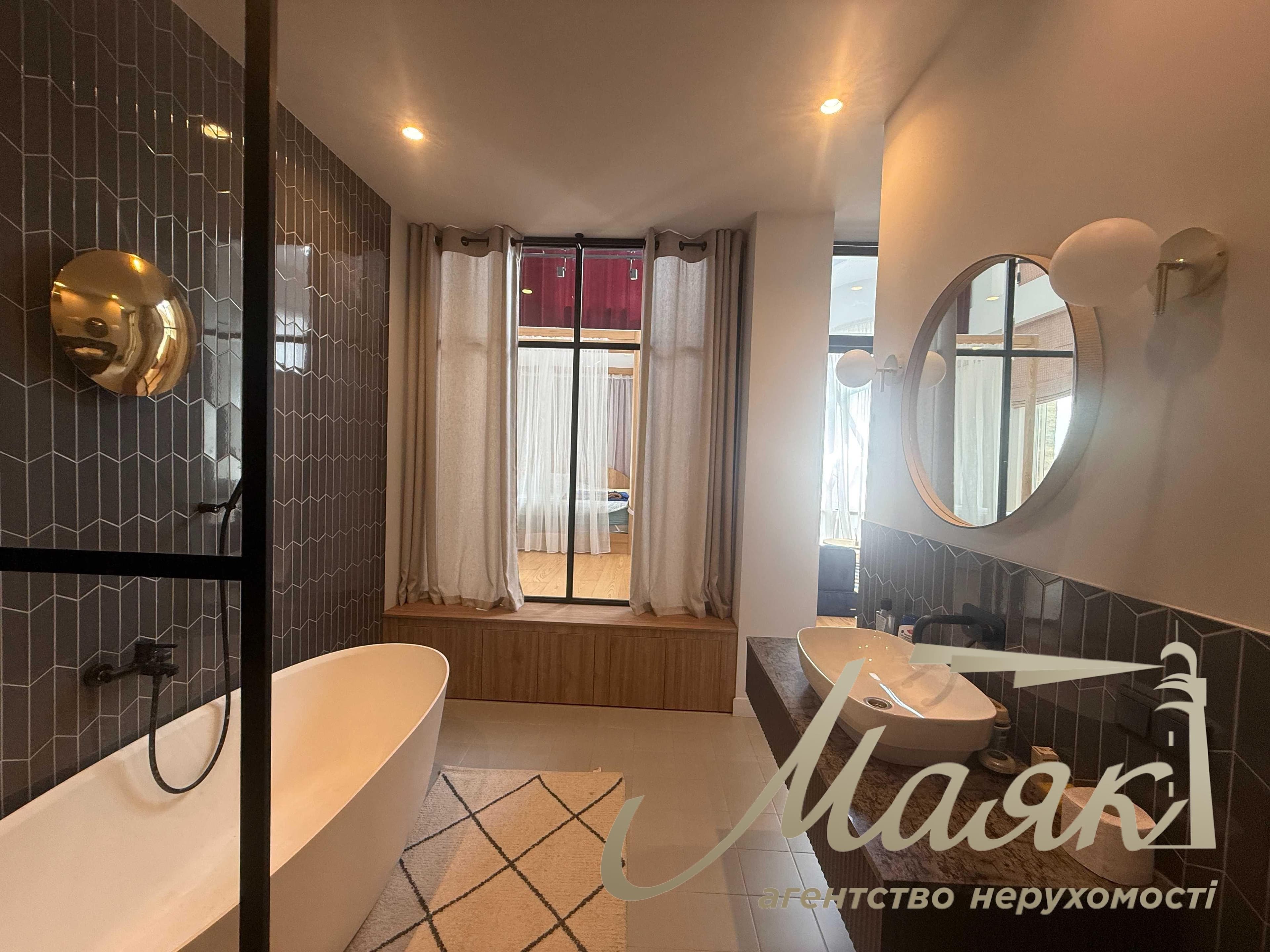 Продаж пентхауса площею 220 м² з дизайнерським ремонтом у ЖК «Оазіс», Оболонський район, парк «Наталка», ст. м. «Мінська»