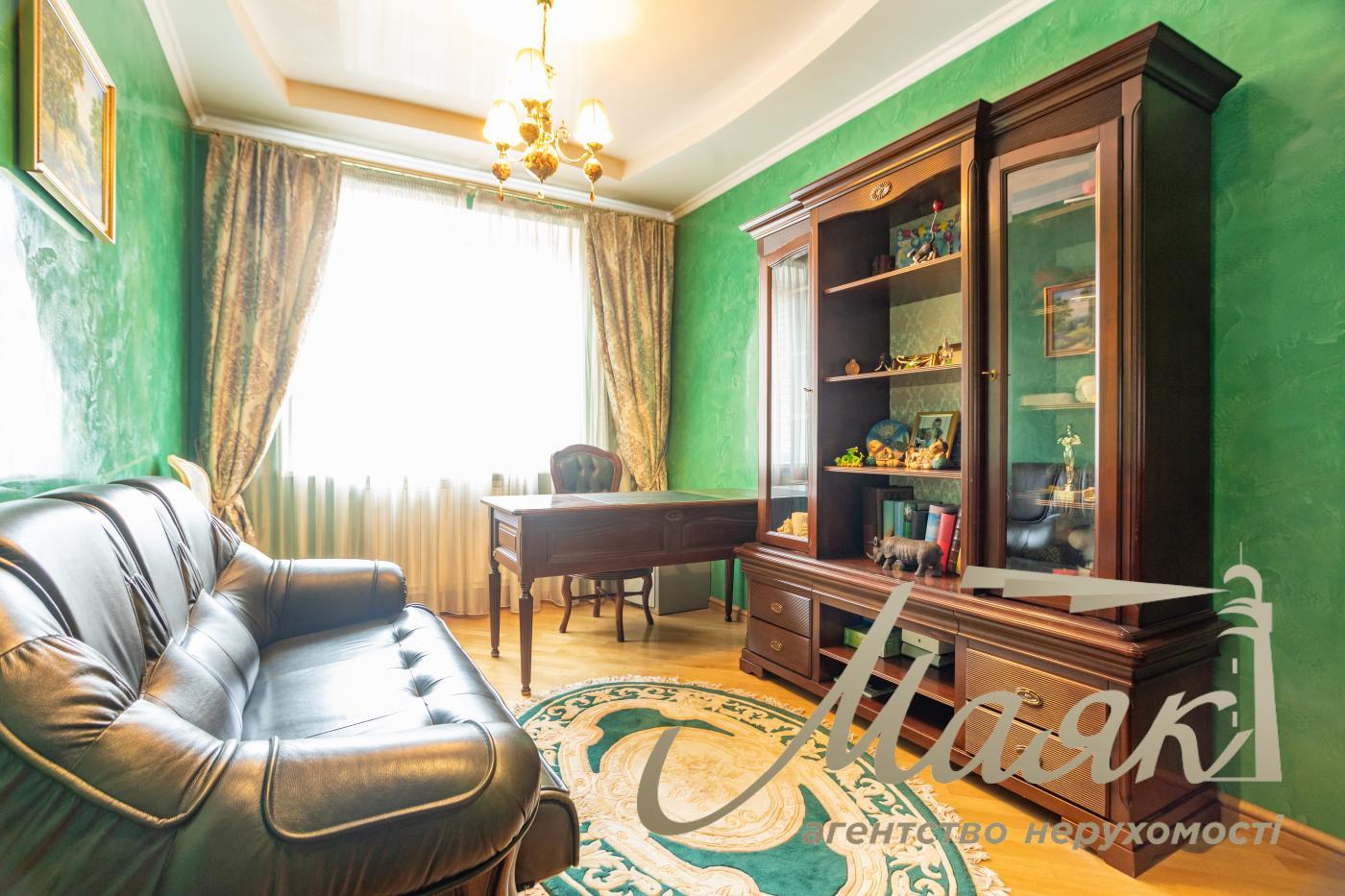 For sale 3 bedroom apartment Obolon, apartment for sale near the subway