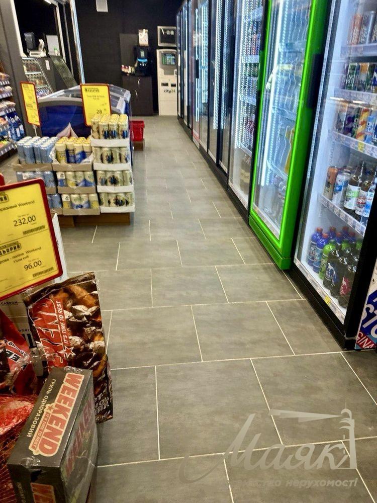 Sale of a shop with tenants, Antonova St. Facade