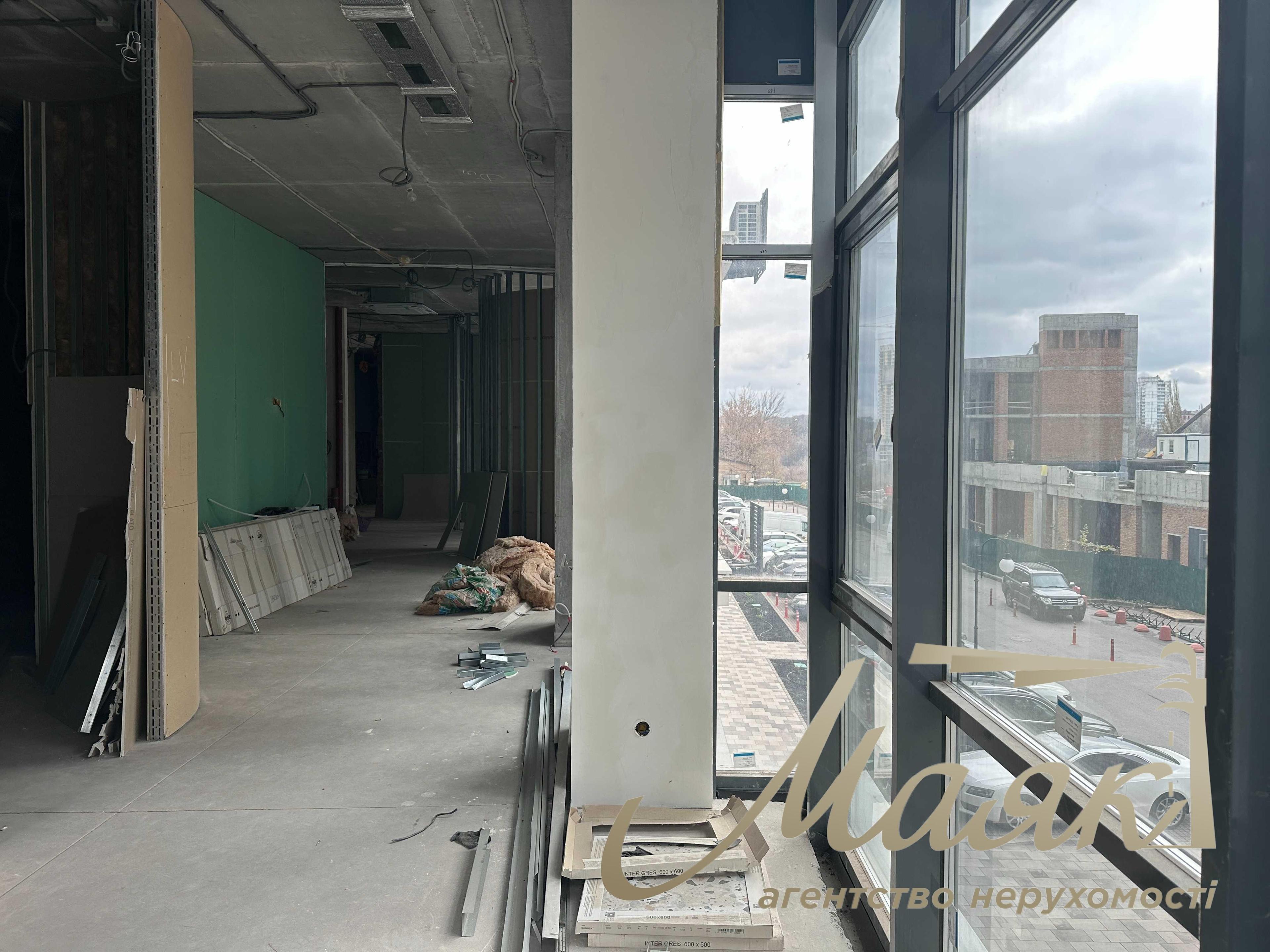 Rent front commercial premise 157 m2 LCD "Novopecherskie Lipki" Andriy Verkhoglyada str. 19-A, Kyiv