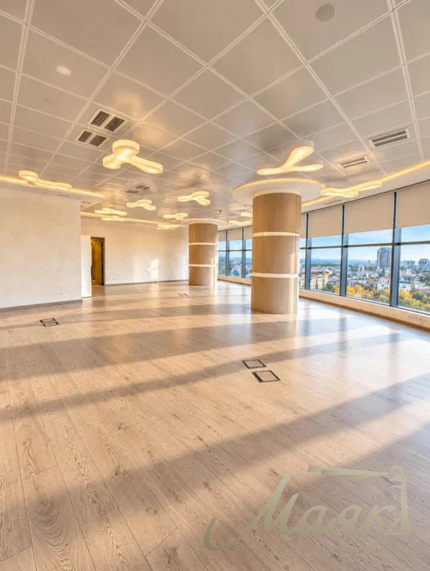Оренда офісу площею 1100 м² у бізнес-центрі «Парус», 28-й поверх, панорамний вид