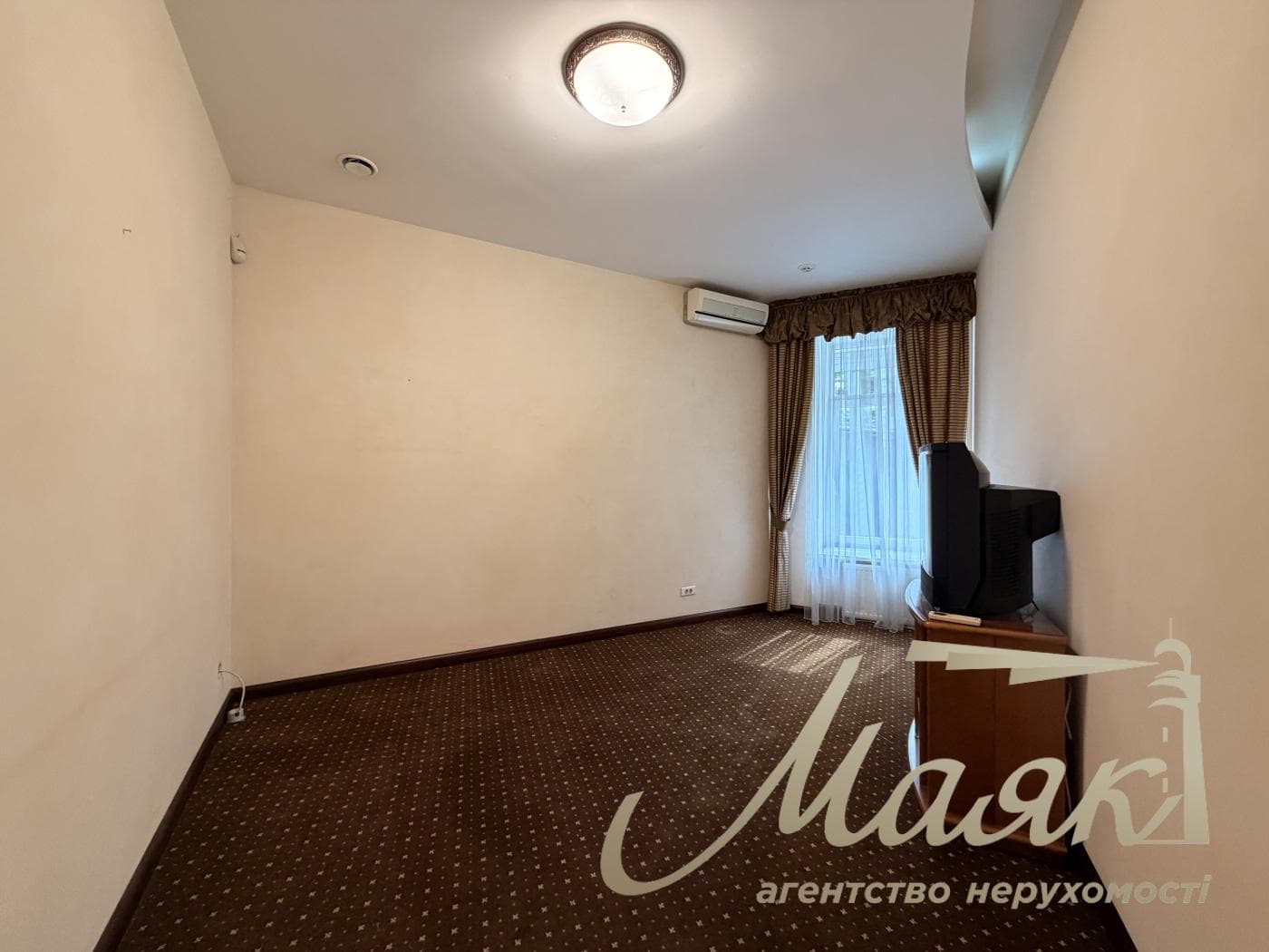 Аренда меблированного офиса 193 м², ул. Олеся Гончара, 15, Золотые ворота